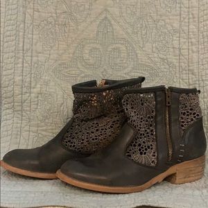 Musse & Cloud leather & lace booties